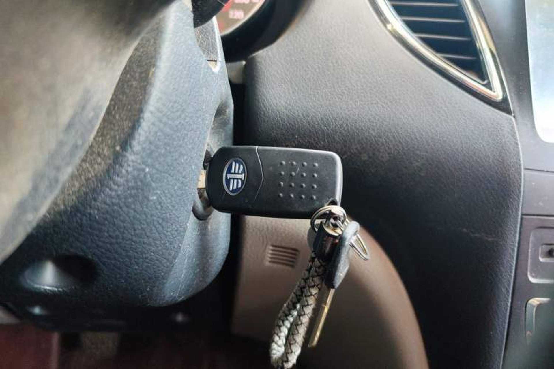 Used Bestune B50 2011 1.6L manual sunroof version Vehicle Key