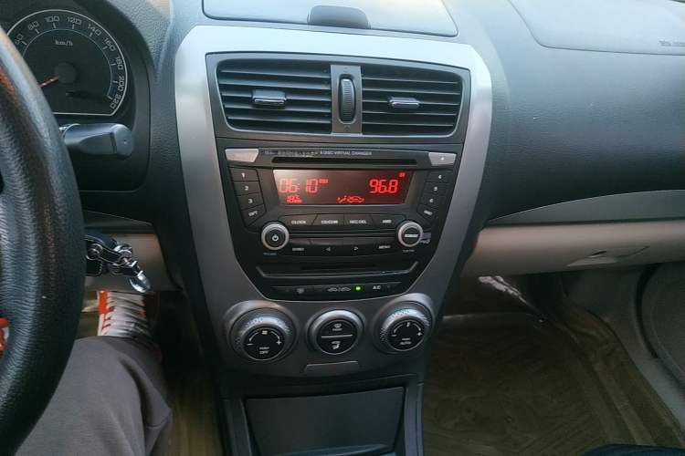 Used Bestune B50 2011 1.6L Manual Prestige Edition Audio And AC Panel