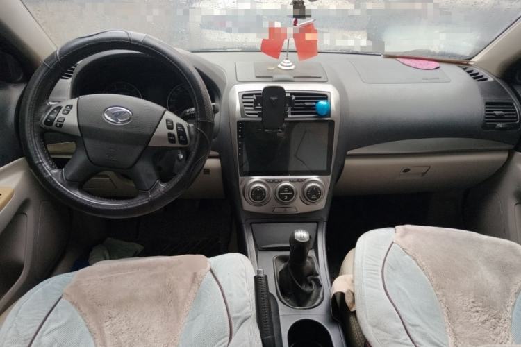Used Bestune B50 2011 1.6L Manual Limited Edition Center Console