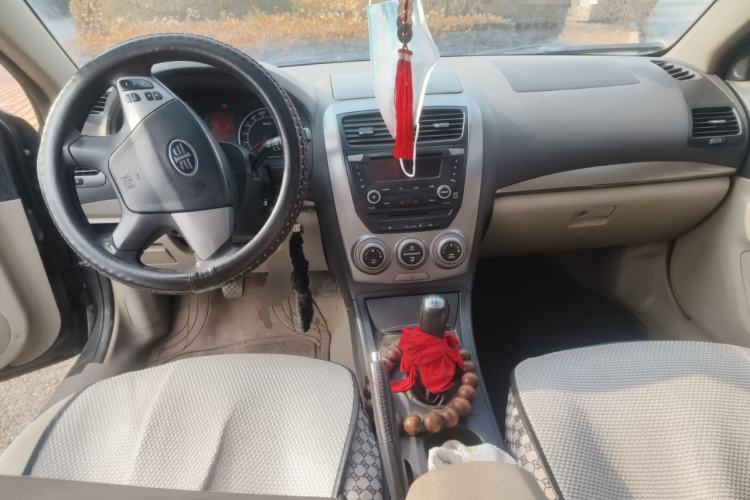 Used Bestune B50 2011 1.6L manual fashion version Center Console