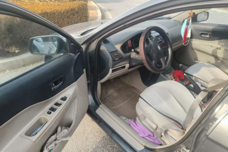 Used Bestune B50 2011 1.6L manual fashion version Driver Seat
