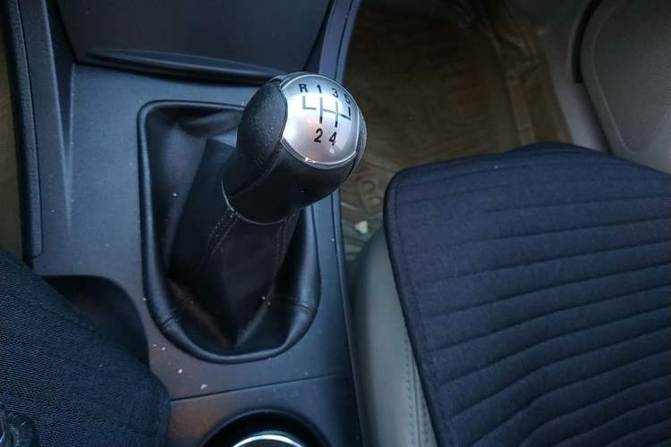 Used Bestune B50 2011 1.6L Manual Prestige Edition Gear Lever