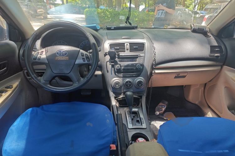 Used Bestune B50 2011 1.6L automatic with sunroof Center Console