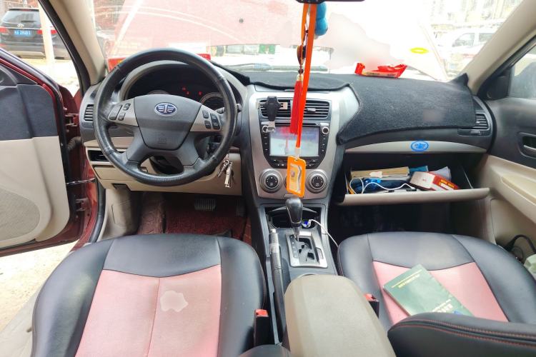 Used Bestune B50 2011 1.6L automatic with sunroof Center Console