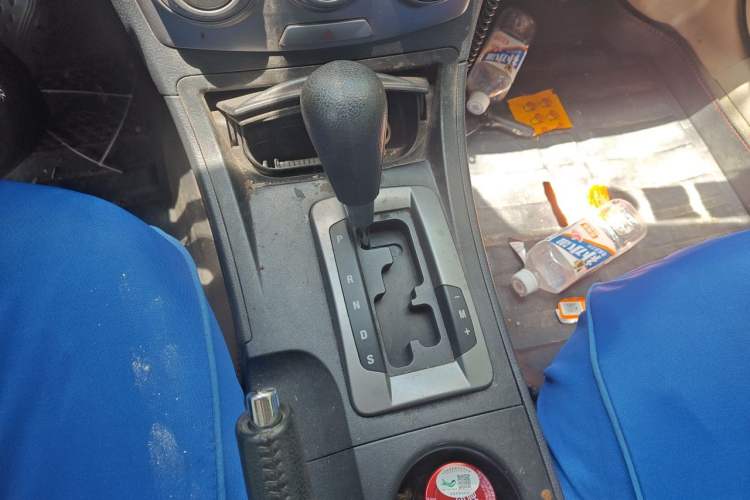 Used Bestune B50 2011 1.6L automatic with sunroof Gear Lever