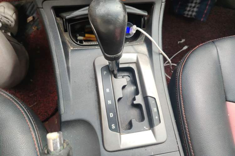 Used Bestune B50 2011 1.6L automatic with sunroof Gear Lever