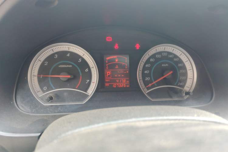 Used Bestune B50 2011 1.6L automatic with sunroof Instrument Cluster
