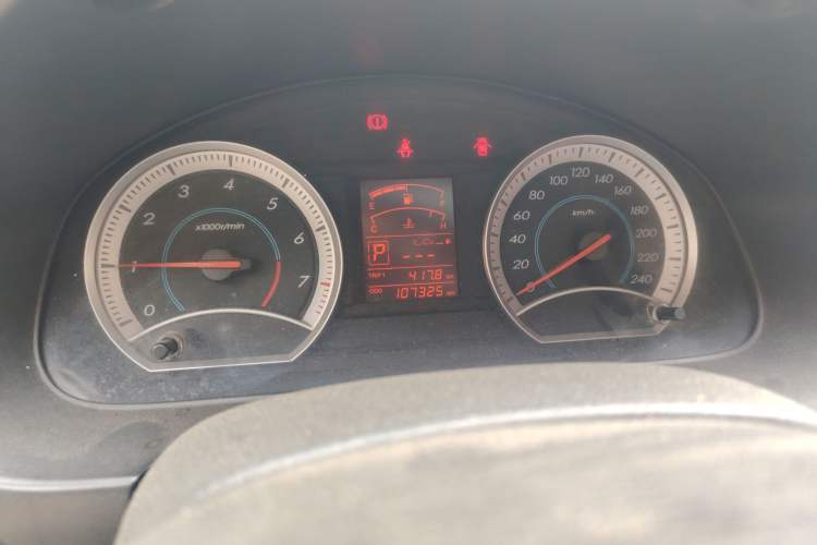 Used Bestune B50 2011 1.6L automatic with sunroof Odometer Close Up