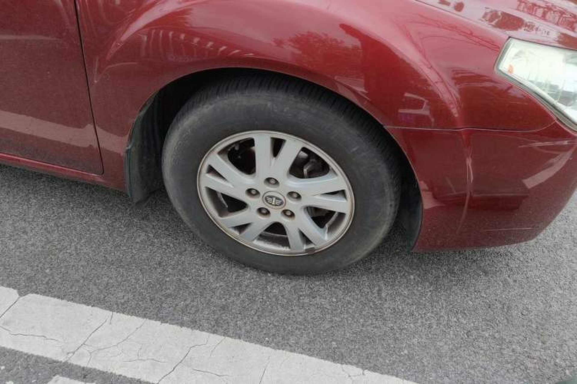 Used Bestune B50 2011 1.6L automatic luxury version Right Front Wheel Hub