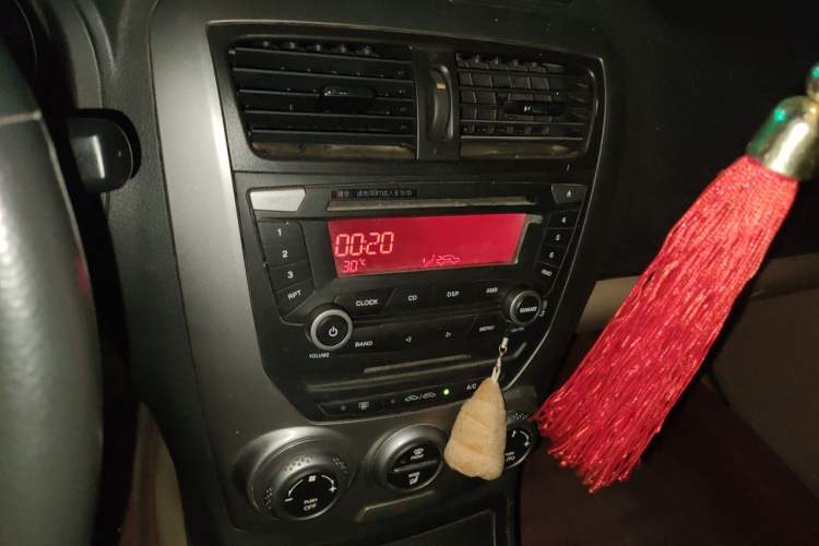 Used Bestune B50 2011 1.6L manual sunroof version Audio And AC Panel