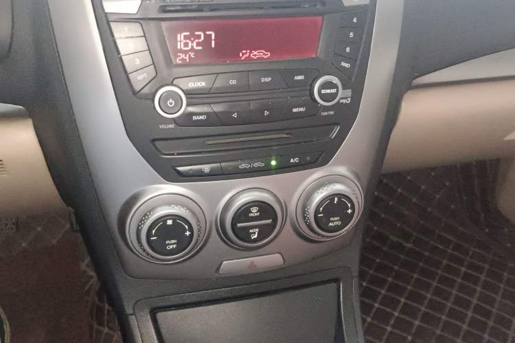 Used Bestune B50 2011 1.6L manual fashion version Audio And AC Panel