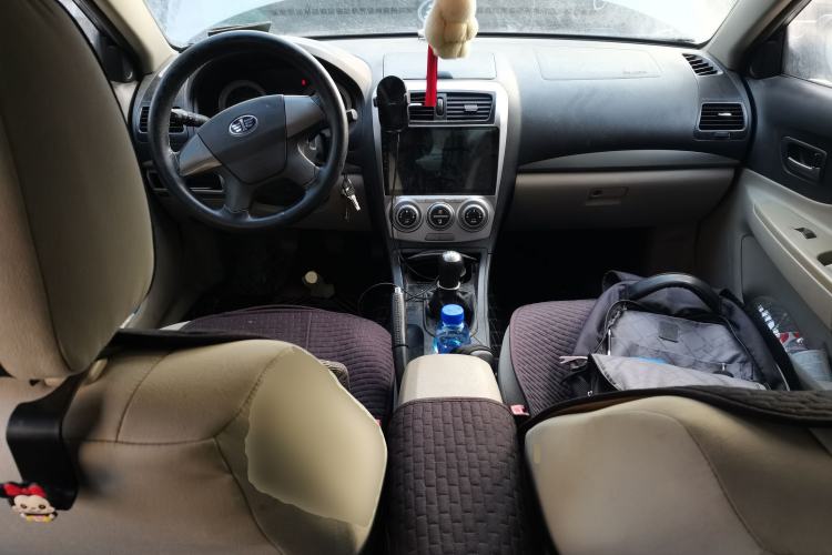 Used Bestune B50 2011 1.6L Manual Limited Edition Center Console