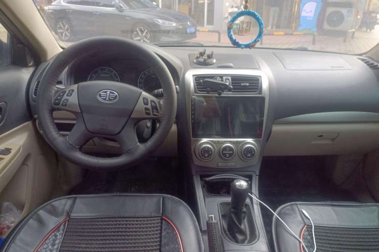 Used Bestune B50 2011 1.6L manual fashion version Center Console