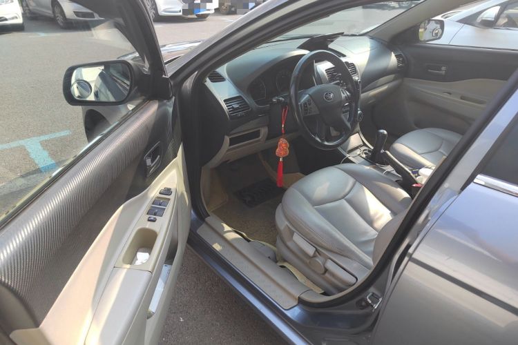 Used Bestune B50 2011 1.6L manual luxury version Driver Seat