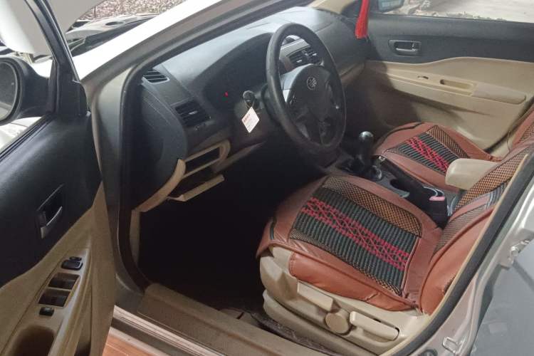 Used Bestune B50 2011 1.6L manual fashion version Driver Seat