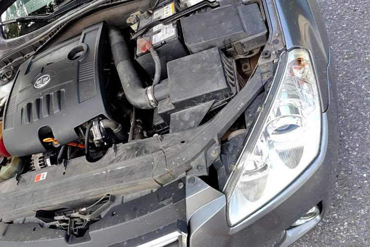 Used Bestune B50 2011 1.6L manual luxury version Engine Bay Left