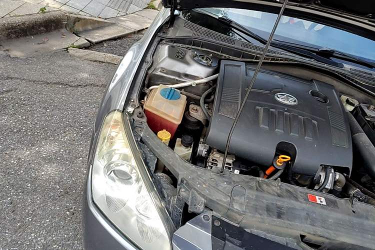 Used Bestune B50 2011 1.6L manual luxury version Engine Bay Right