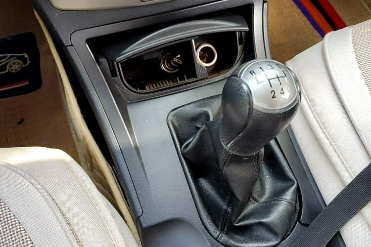 Used Bestune B50 2011 1.6L manual luxury version Gear Lever