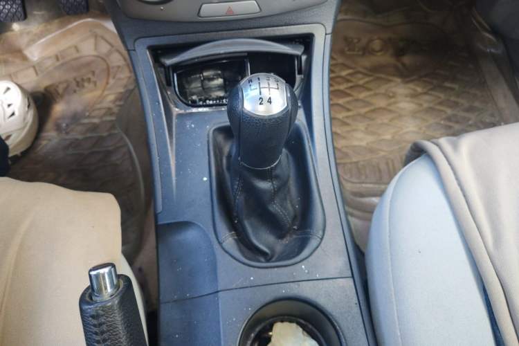 Used Bestune B50 2011 1.6L manual fashion version Gear Lever