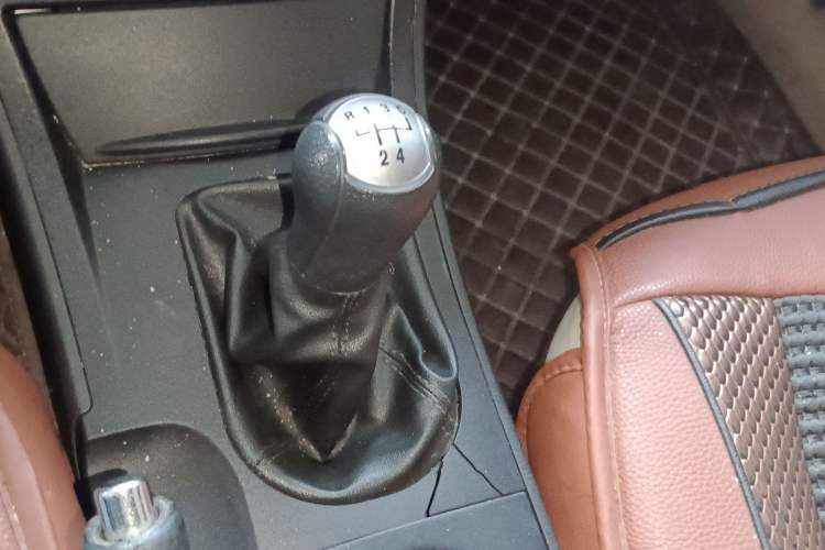 Used Bestune B50 2011 1.6L manual fashion version Gear Lever