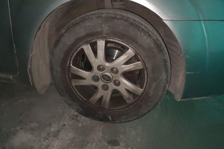 Used Bestune B50 2011 1.6L manual sunroof version Right Front Wheel Hub