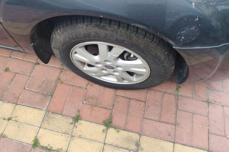 Used Bestune B50 2011 1.6L manual fashion version Right Front Wheel Hub