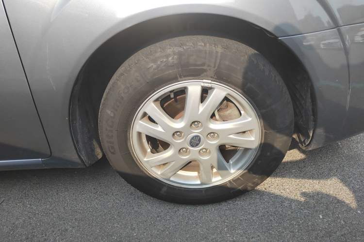 Used Bestune B50 2011 1.6L manual luxury version Right Front Wheel Hub