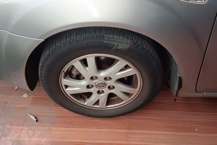 Used Bestune B50 2011 1.6L manual fashion version Right Front Wheel Hub