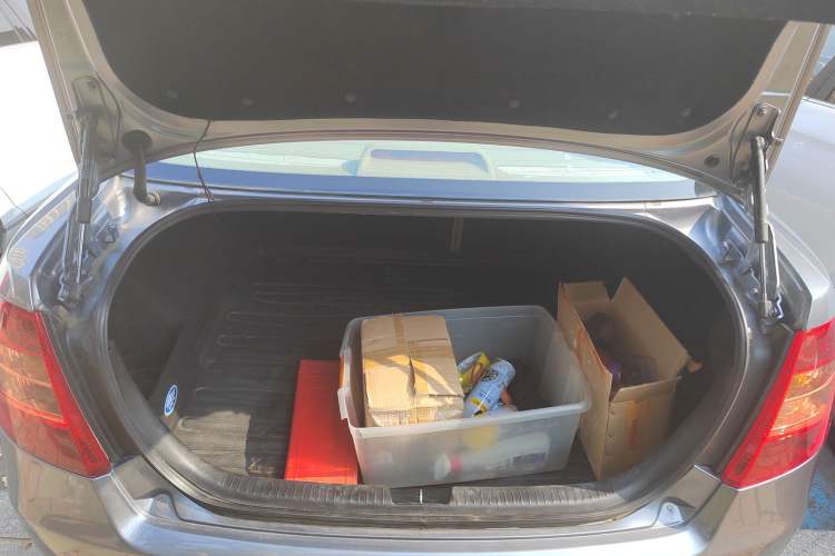 Used Bestune B50 2011 1.6L manual luxury version Trunk