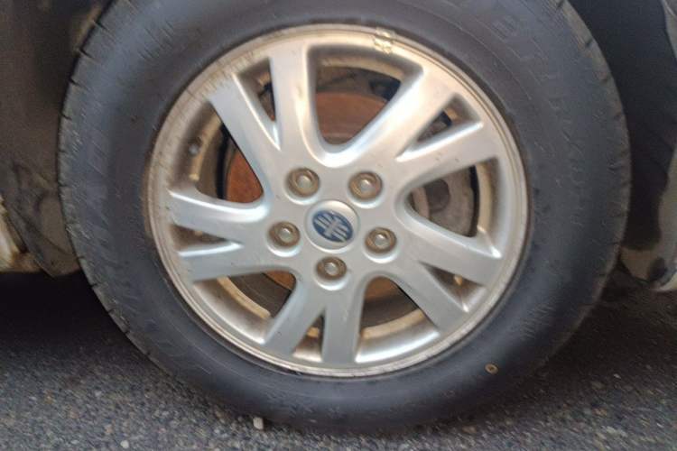 Used Bestune B50 2011 1.6L Manual Prestige Edition Right Front Wheel Hub