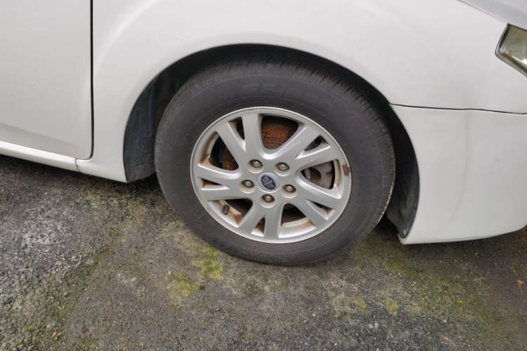 Used Bestune B50 2011 1.6L Automatic Prestige Edition Right Front Wheel Hub