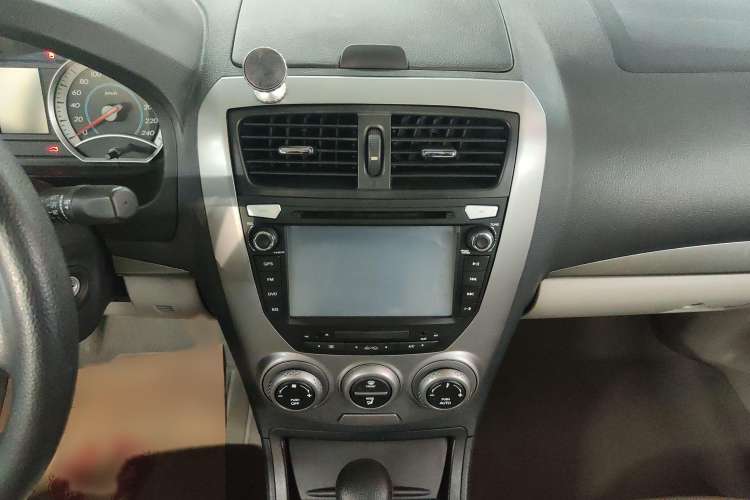 Used Bestune B50 2012 1.6L automatic fashion version Audio And AC Panel