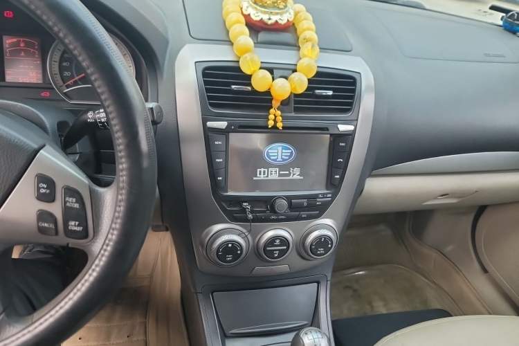 Used Bestune B50 2012 1.6L manual sunroof version Audio And AC Panel