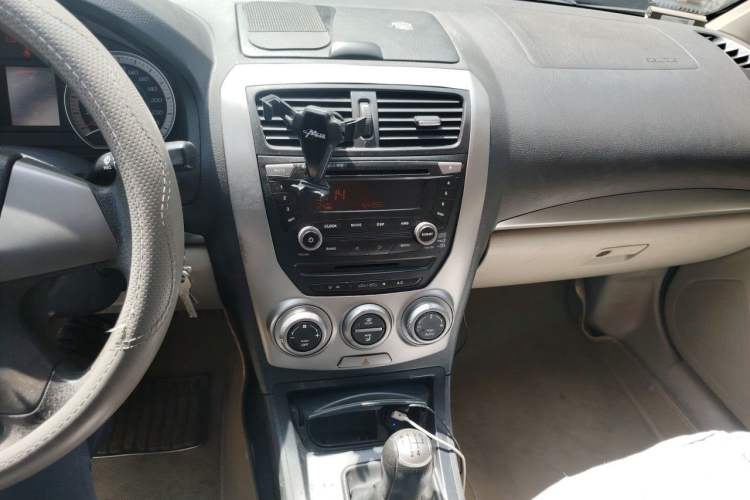 Used Bestune B50 2012 1.6L manual fashion version Audio And AC Panel