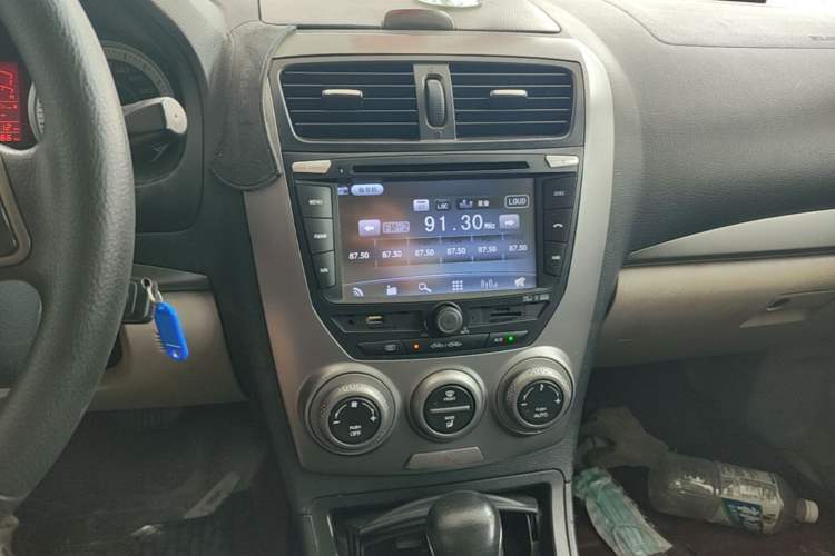 Used Bestune B50 2012 1.6L automatic with sunroof Audio And AC Panel