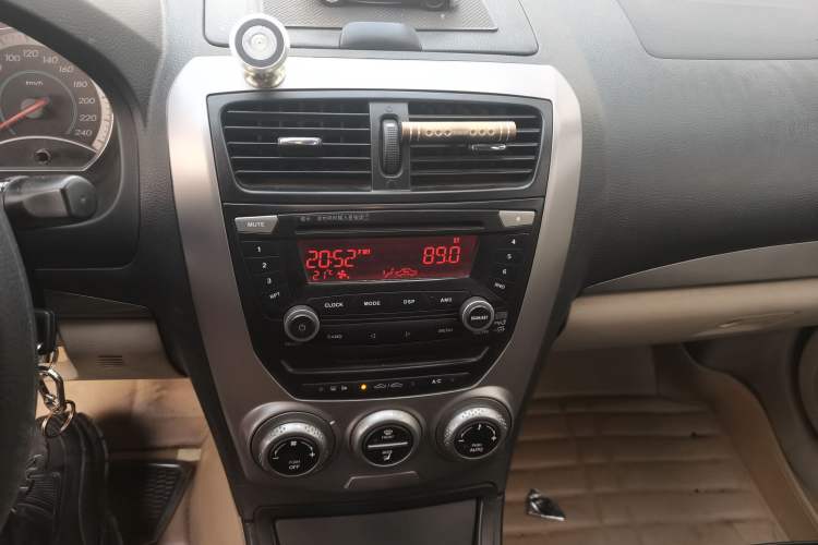 Used Bestune B50 2012 1.6L manual fashion version Audio And AC Panel