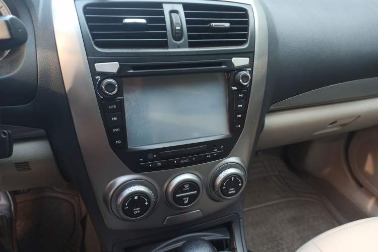 Used Bestune B50 2012 1.6L automatic fashion version Audio And AC Panel