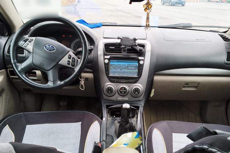 Used Bestune B50 2012 1.6L Manual Limited Edition Center Console