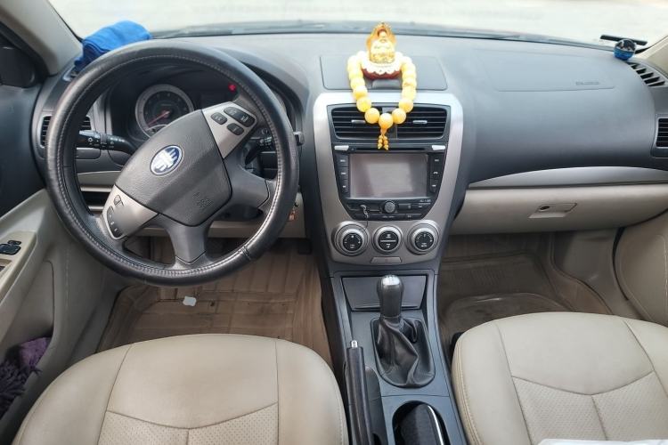 Used Bestune B50 2012 1.6L manual sunroof version Center Console