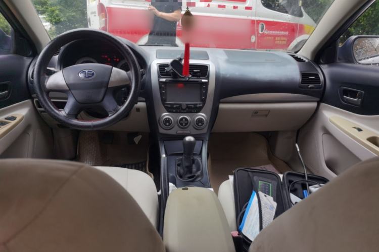 Used Bestune B50 2012 1.6L Manual Limited Edition Center Console