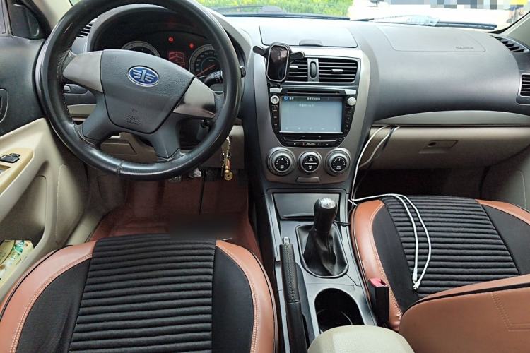 Used Bestune B50 2012 1.6L Manual Limited Edition Center Console