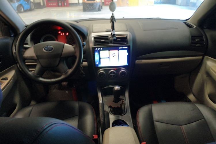 Used Bestune B50 2012 1.6L Manual Limited Edition Center Console