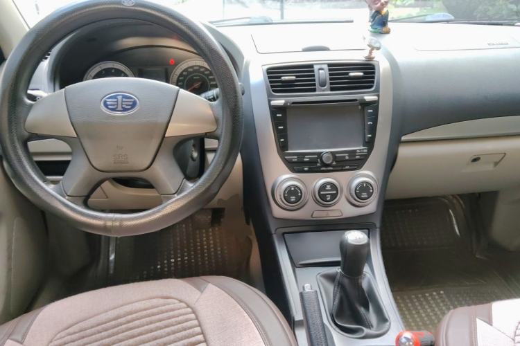 Used Bestune B50 2012 1.6L Manual Limited Edition Center Console