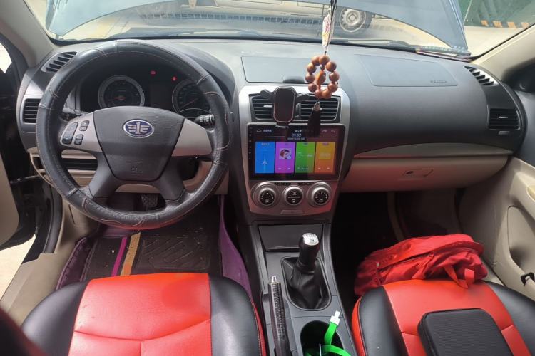 Used Bestune B50 2012 1.6L manual fashion version Center Console