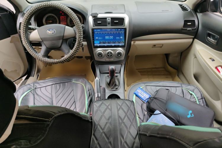 Used Bestune B50 2012 1.6L Manual Limited Edition Center Console