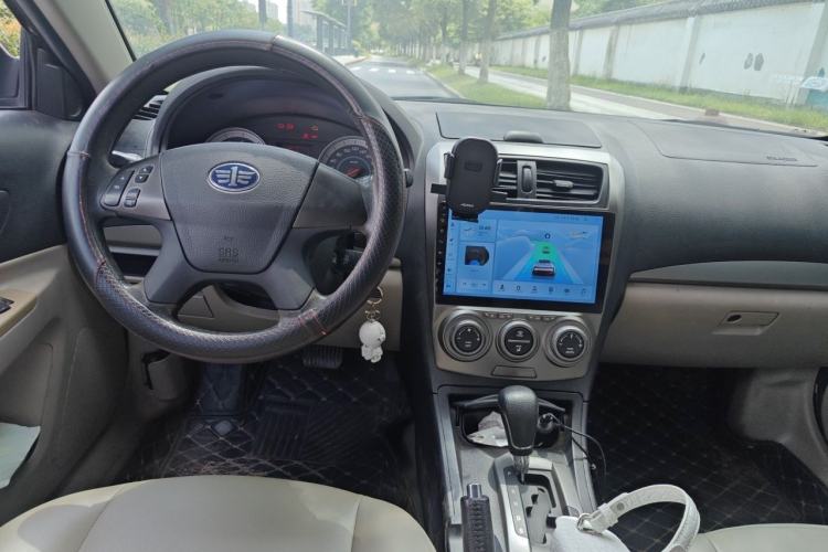 Used Bestune B50 2012 1.6L automatic fashion version Center Console