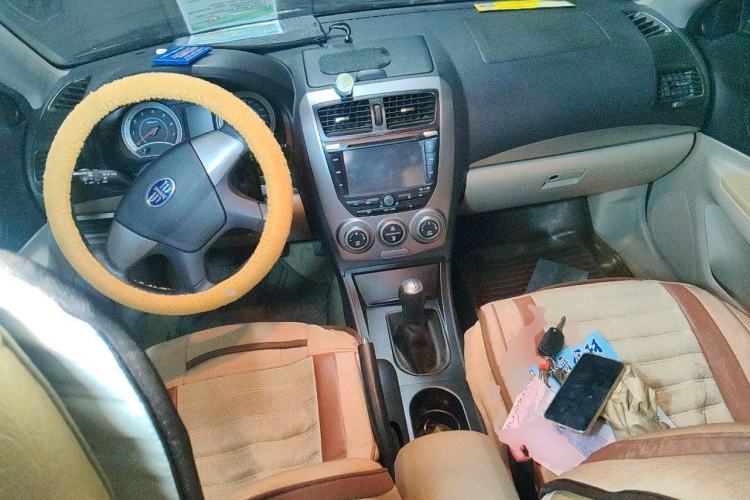 Used Bestune B50 2012 1.6L Manual Limited Edition Center Console