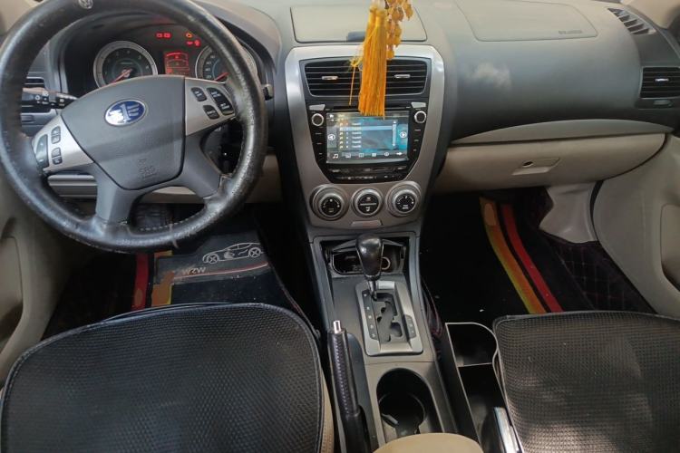 Used Bestune B50 2012 1.6L Automatic Prestige Edition Center Console