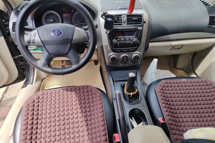 Used Bestune B50 2012 1.6L Manual Limited Edition Center Console