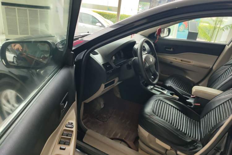 Used Bestune B50 2012 1.6L automatic with sunroof Driver Seat